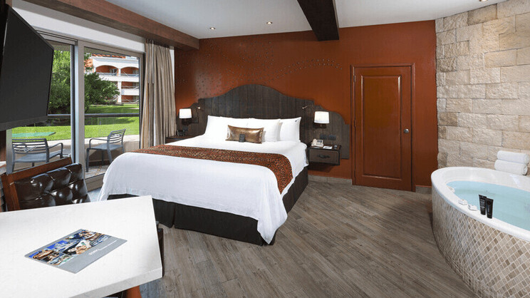 Deluxe Gold (Hacienda Adults and Kids)